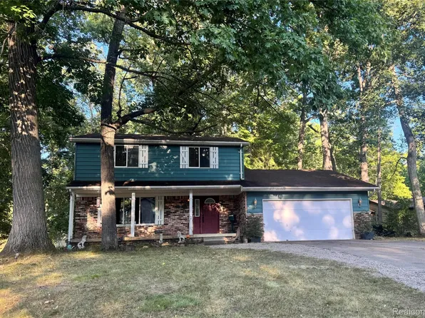 13305 Crane Ridge Dr, Fenton, MI 48430