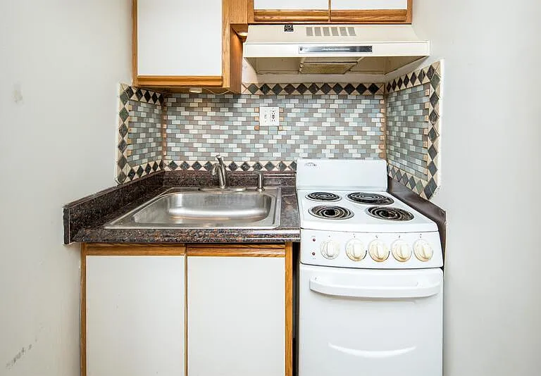 236 Saratoga St #7 — Photo 8