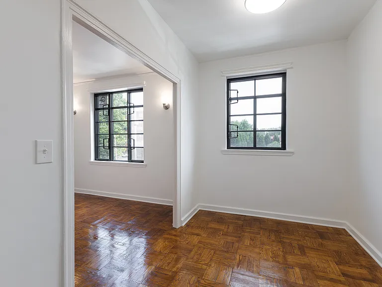 Marleigh Apartments — Photo 44