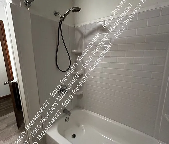 350 Vine St #I — Photo 7