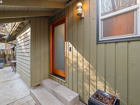 4th image of 2831 NE Rocky Butte Rd