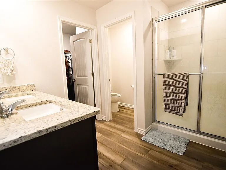 1154 Carnaby St — Photo 5