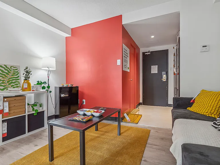 111 Carlton St — Photo 3