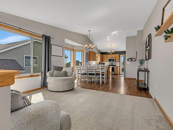 3rd image of 1136 Orchid Dr NE
