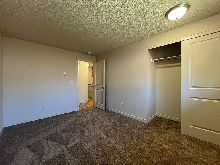 Bright and Airy Home with Stainless Steel Kitchen, Vaulted Ceilings & Washer + Dryer — Photo 39