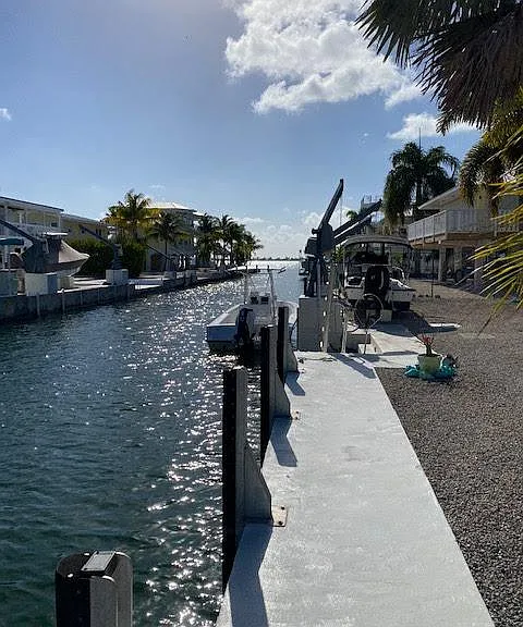 75Ft dock with working davits (25ft boat)