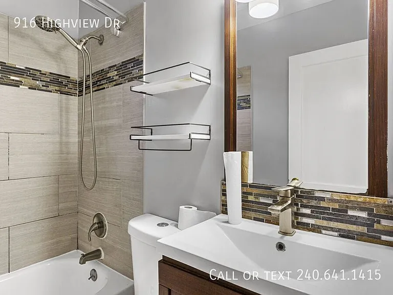 916 Highview Dr — Photo 13