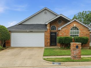 1800 Pine Ridge Dr, Bedford, TX 76021