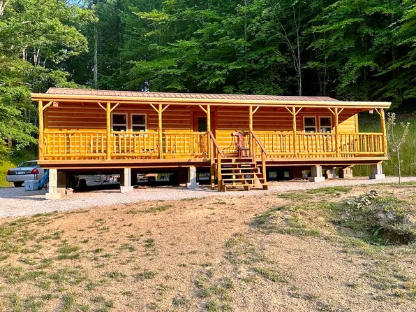 143 Mullins Point Rd, Campton, KY 41301