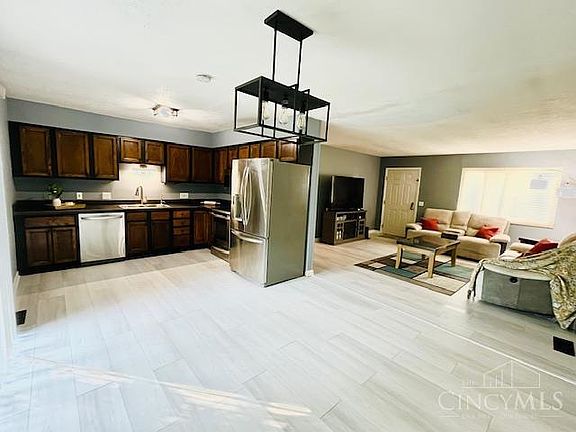 3rd image of 205 Iroquois Dr
