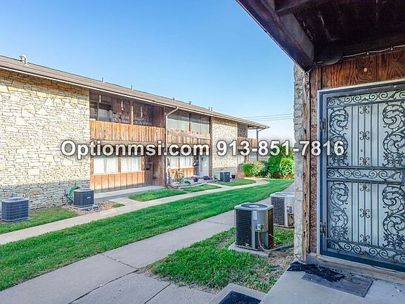 3rd image of 1223 N 76th Ter