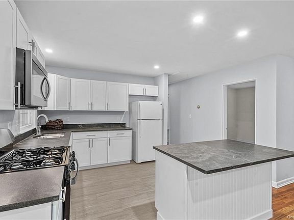 5th image of 57 Hazelton Cir
