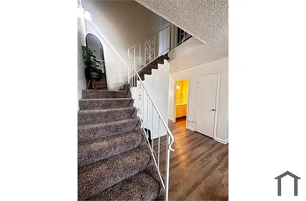 2161 N Winery Ave photo 1