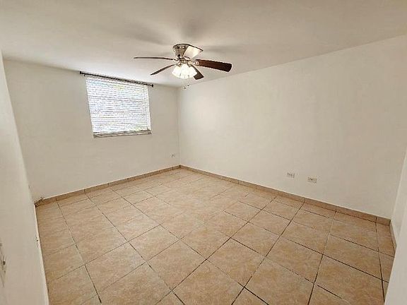 4th image of 440 NE 195th St #102