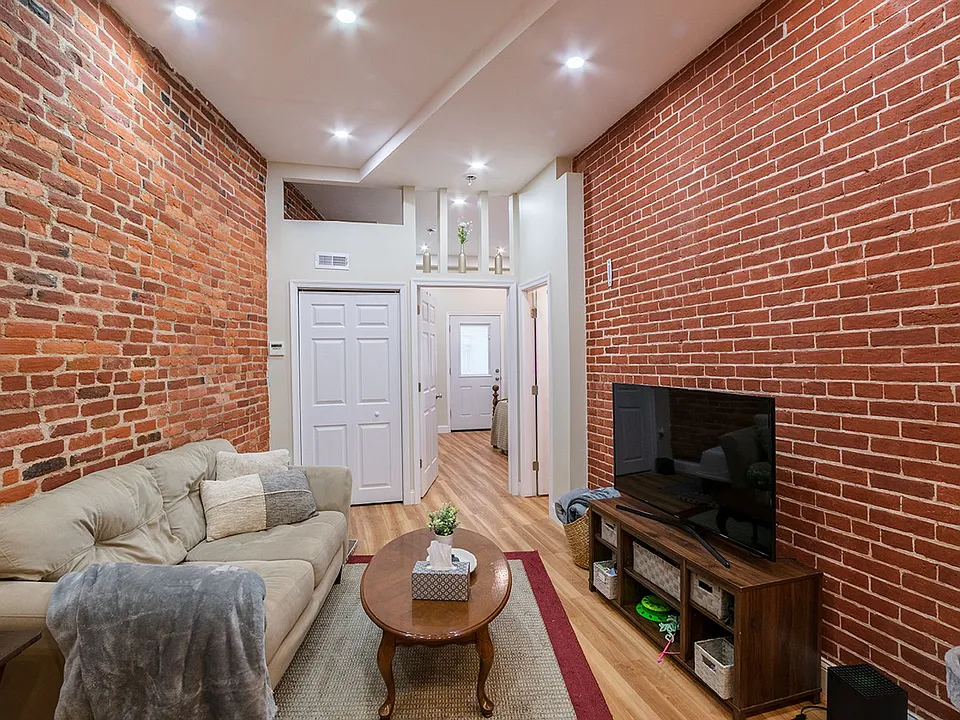 1122 E Passyunk Ave