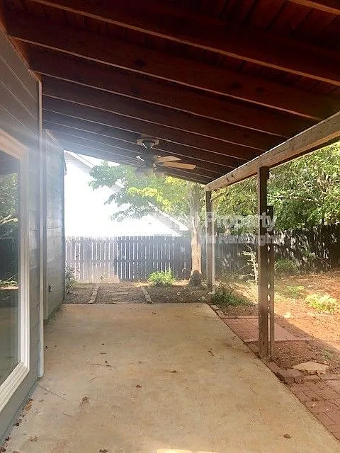 3 bed, 2.5 bath, 2032 sqft, $1,795 — Photo 4