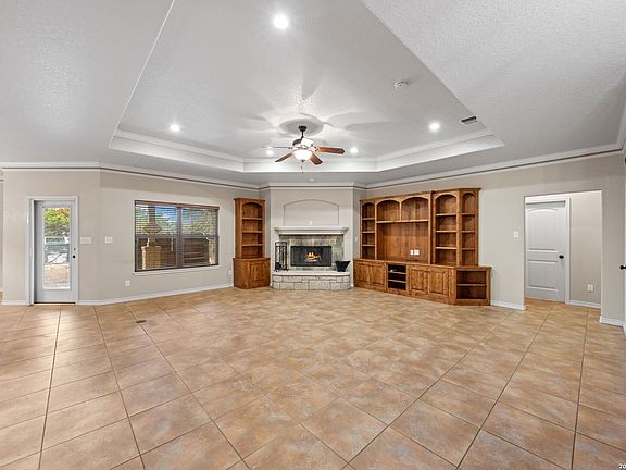 5th image of 225 Skye Dr