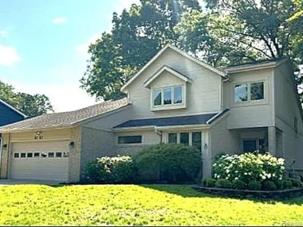 8767 Townsend Dr, White Lake, MI 48386