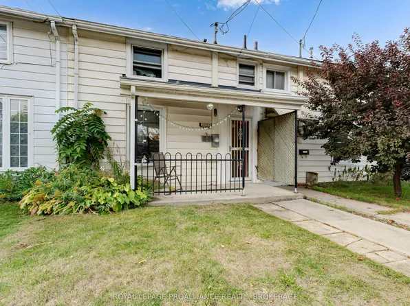 318 Sydenham St, Kingston, ON K7K 3M9