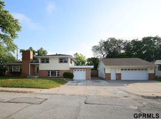 10 Crestwood Dr, Council Bluffs, IA 51503