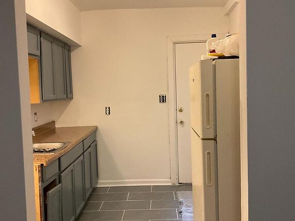 4th image of 312 E 22nd St