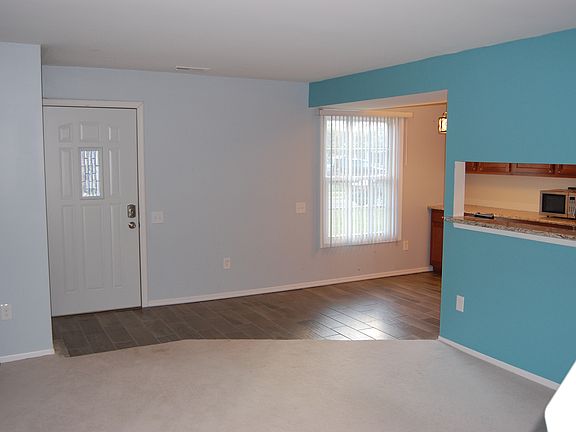 2nd image of 2715 Fox Hollow Ct