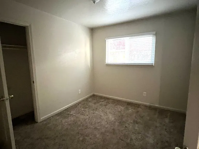 1143 W 1st St — Photo 33