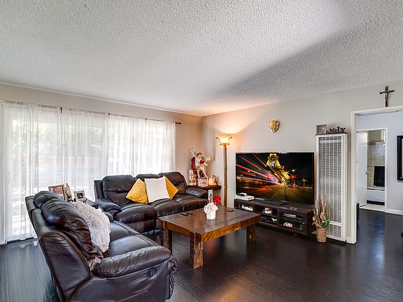 2nd image of 910 N Homerest Ave