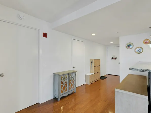 700 Grove Street image 12 of 39