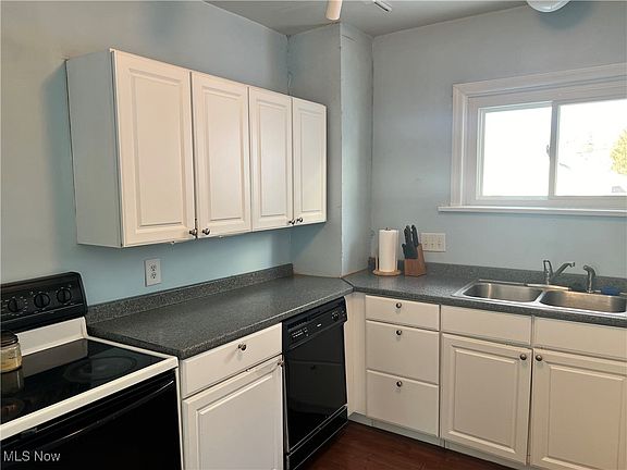 3rd image of 1216 Riverview St