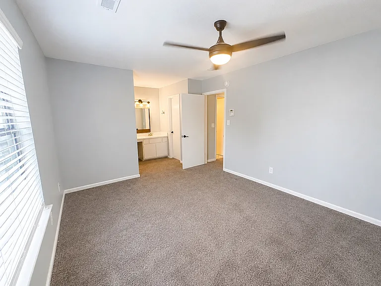 1683 Hunters Run Dr #1683 — Photo 7