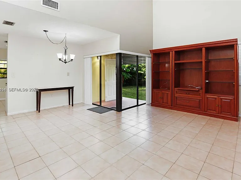 2500 SW 113th Ct — Photo 5