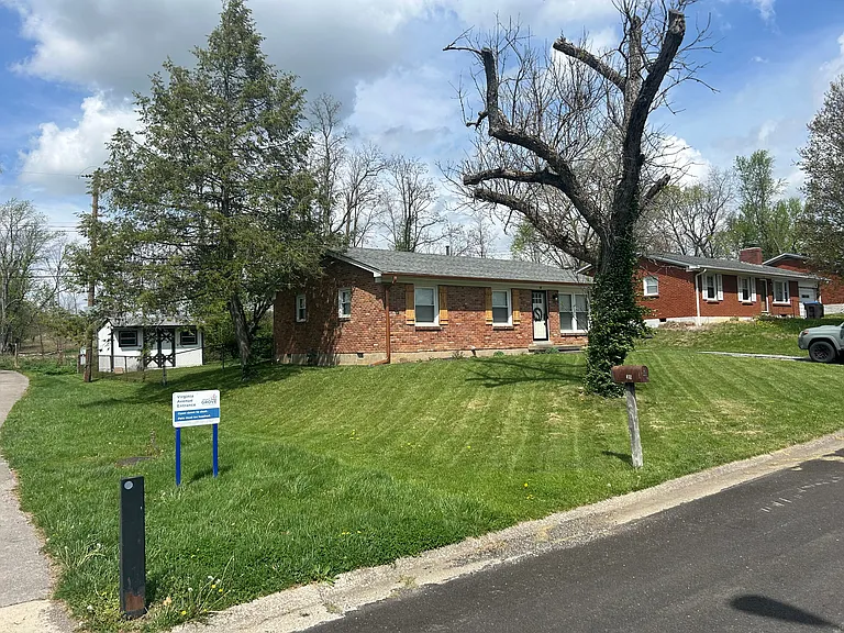 Virginia Ave — Photo 3