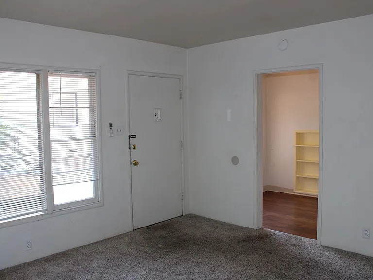 4225 V St #2 — Photo 8