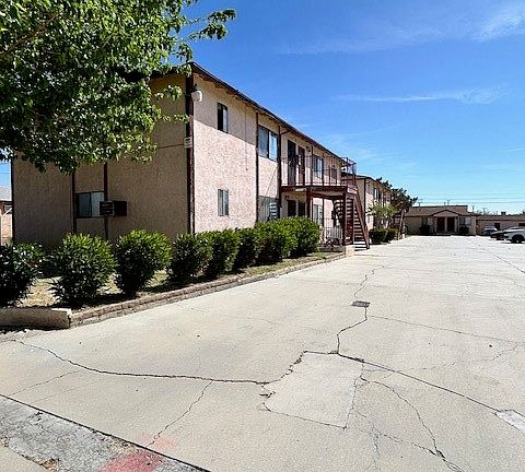 5th image of 15430-15436 Meyer Rd