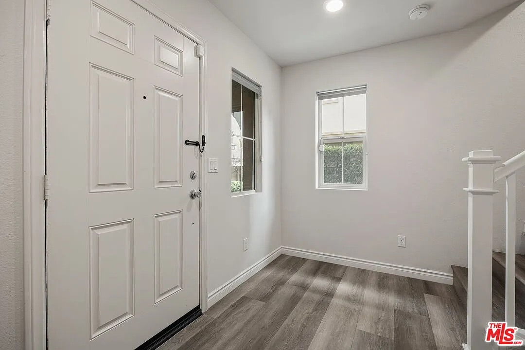 3 bed, 3.0 bath, 1478 sqft, $3,500 — Photo 3