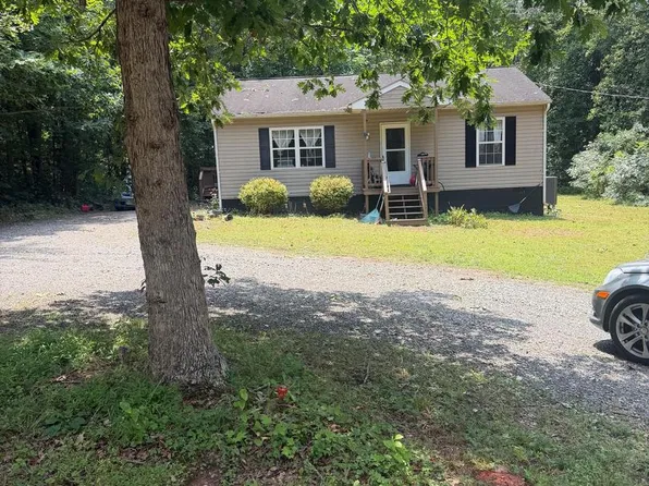 143 Oakland Pl, Louisa, VA 23093
