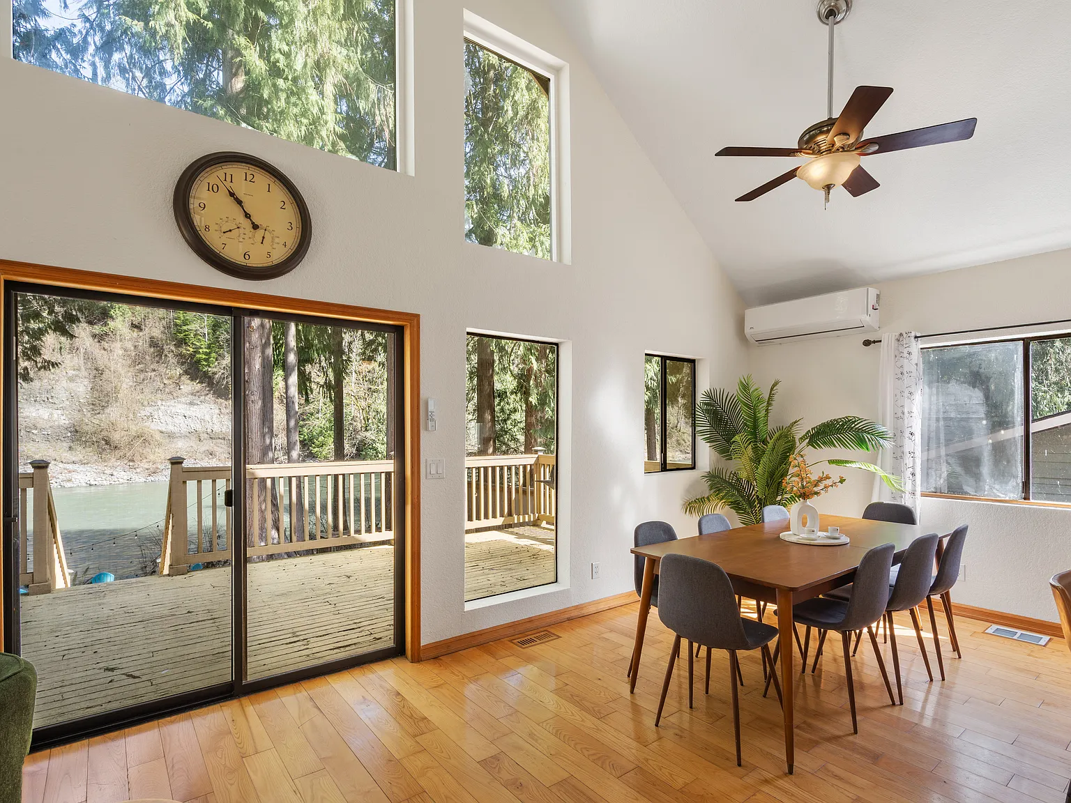 4 bed, 3105 sqft, $4,200 — Photo 3