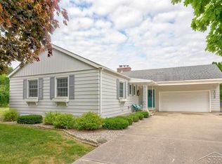 3028 E Riverview Dr, Bay City, MI 48706
