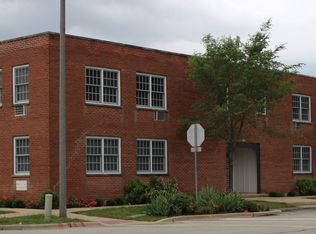 321 James St #305, Geneva, IL 60134