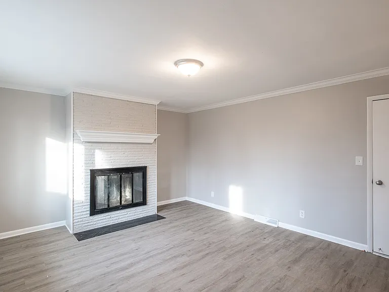 420 Stoneybrook Dr — Photo 6