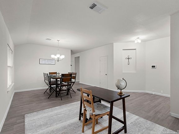 4th image of 15838 BEAUFORT BLVD