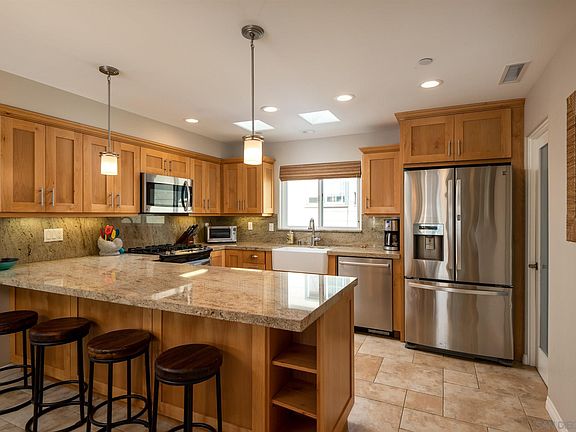 2nd image of 724 Verona Ct