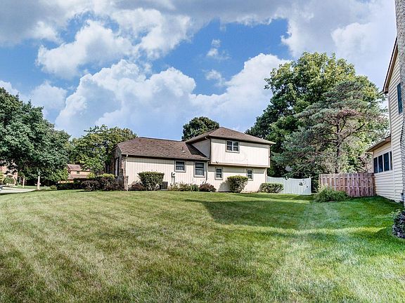 3rd image of 6448 Meadowbrook Cir