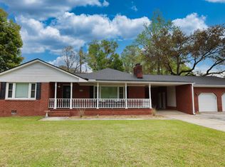 1261 Fort Dr, Hanahan, SC 29410