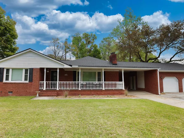 1261 Fort Dr, Hanahan, SC 29410