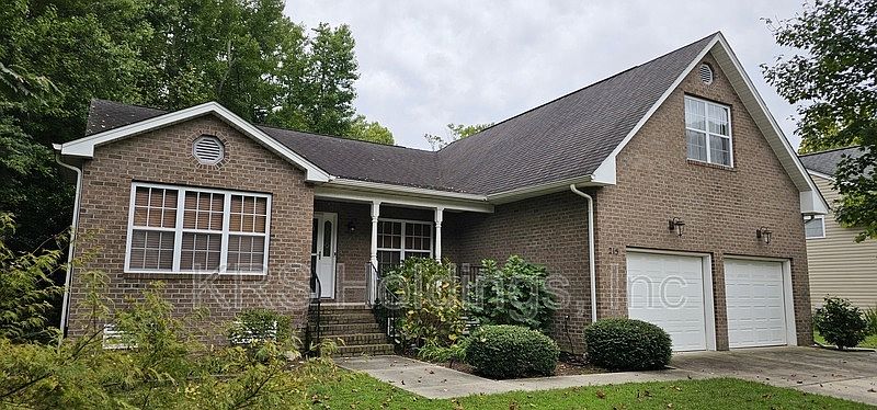 1st image of 215 Bayberry Ln