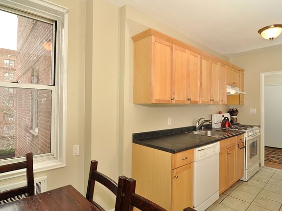 4th image of 501 Riverdale Ave APT 4H