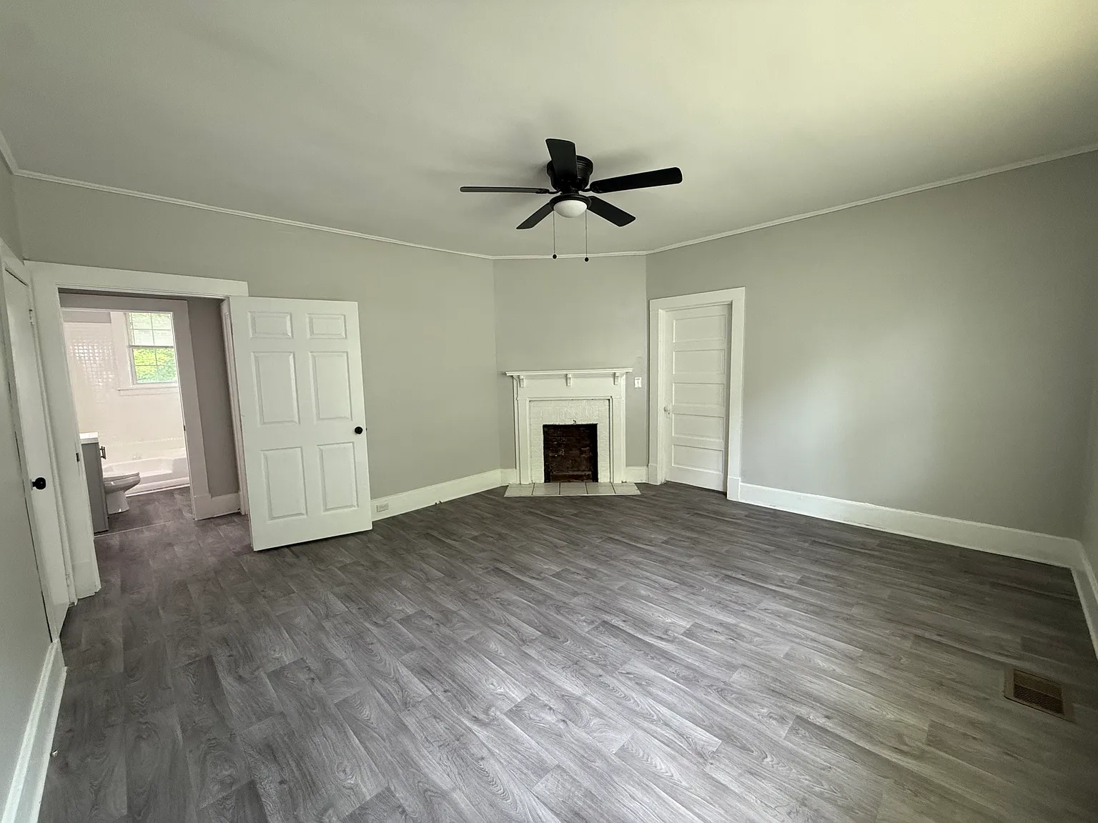 1 bed, 900 sqft, $1,199 — Photo 4