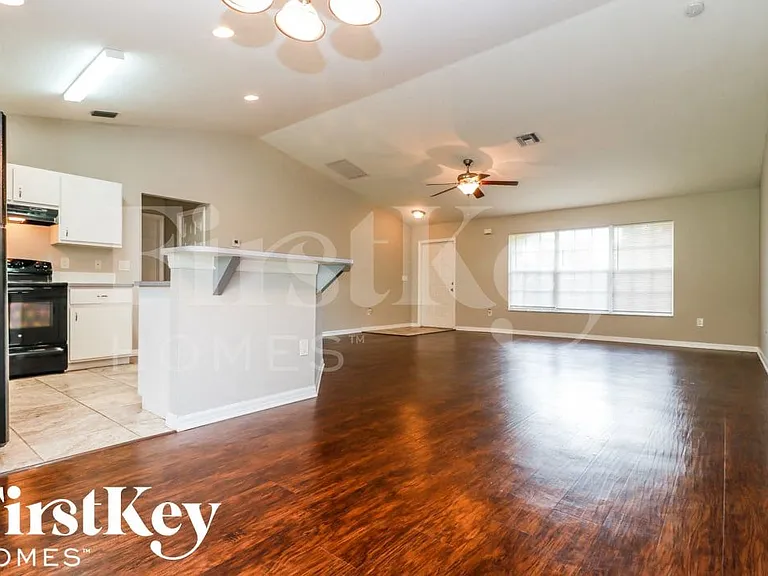 18421 Columbine Rd — Photo 5